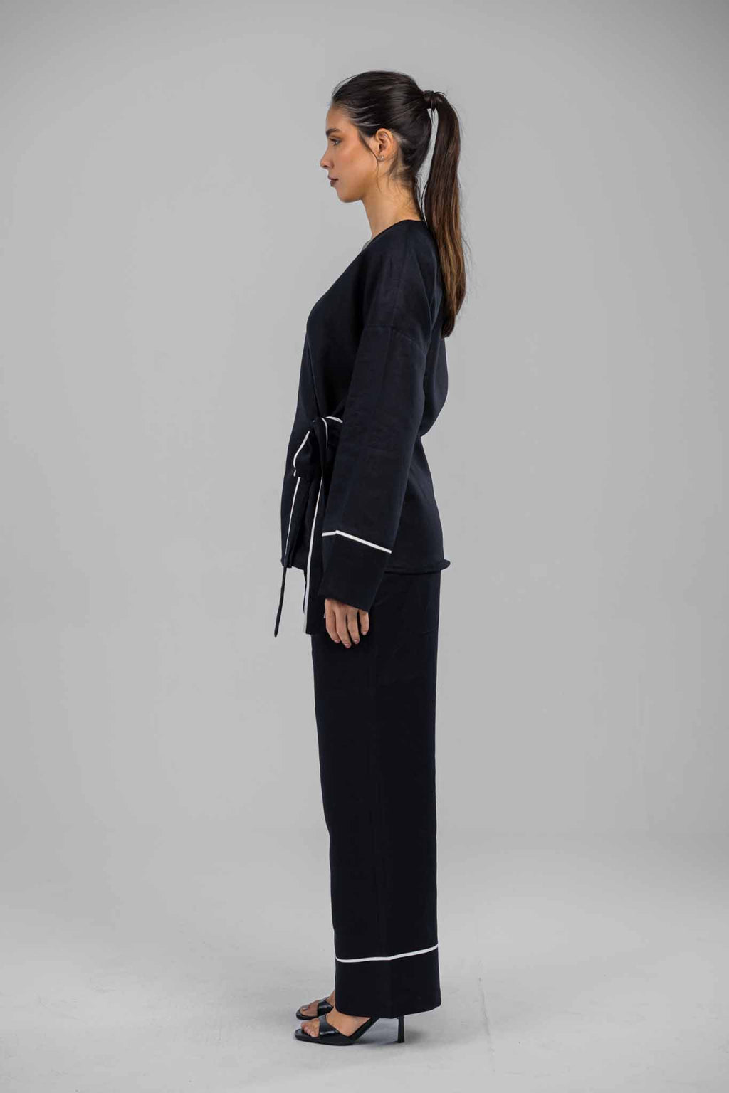 Noir Outline Linen Kimono