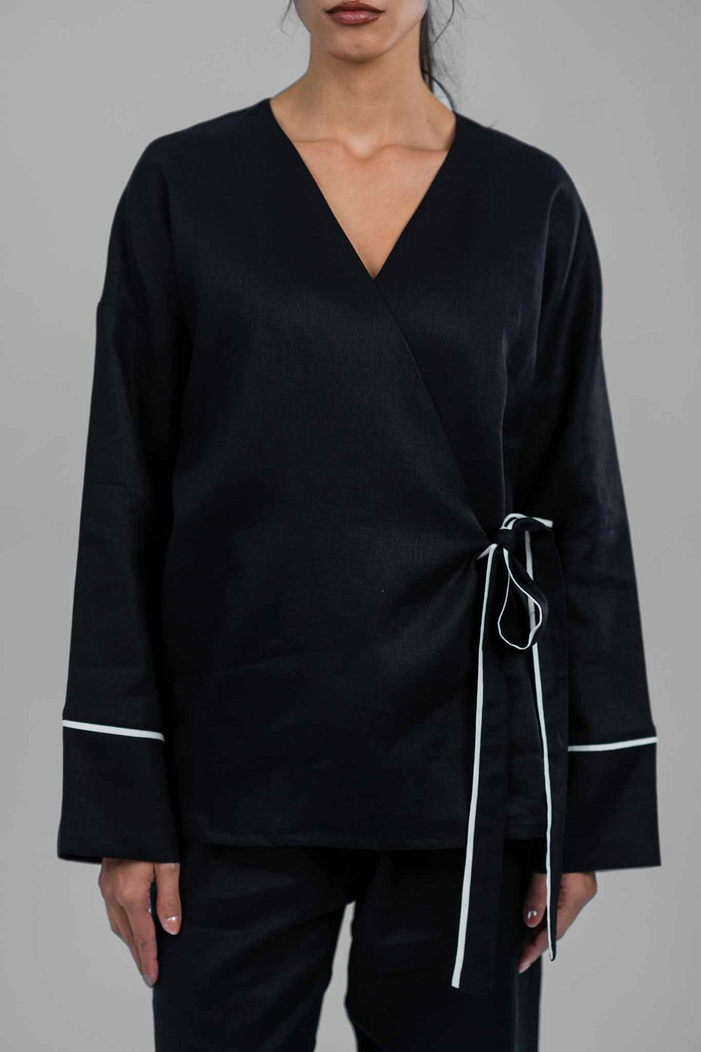 Noir Outline Linen Kimono