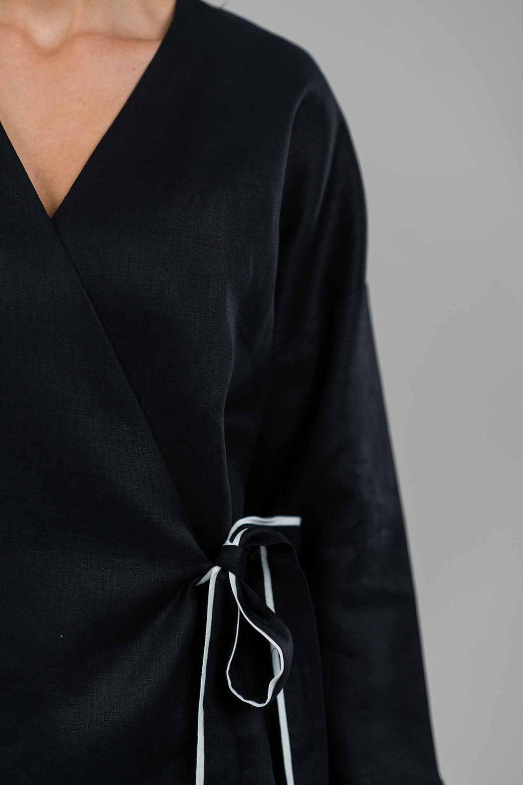 Noir Outline Linen Kimono