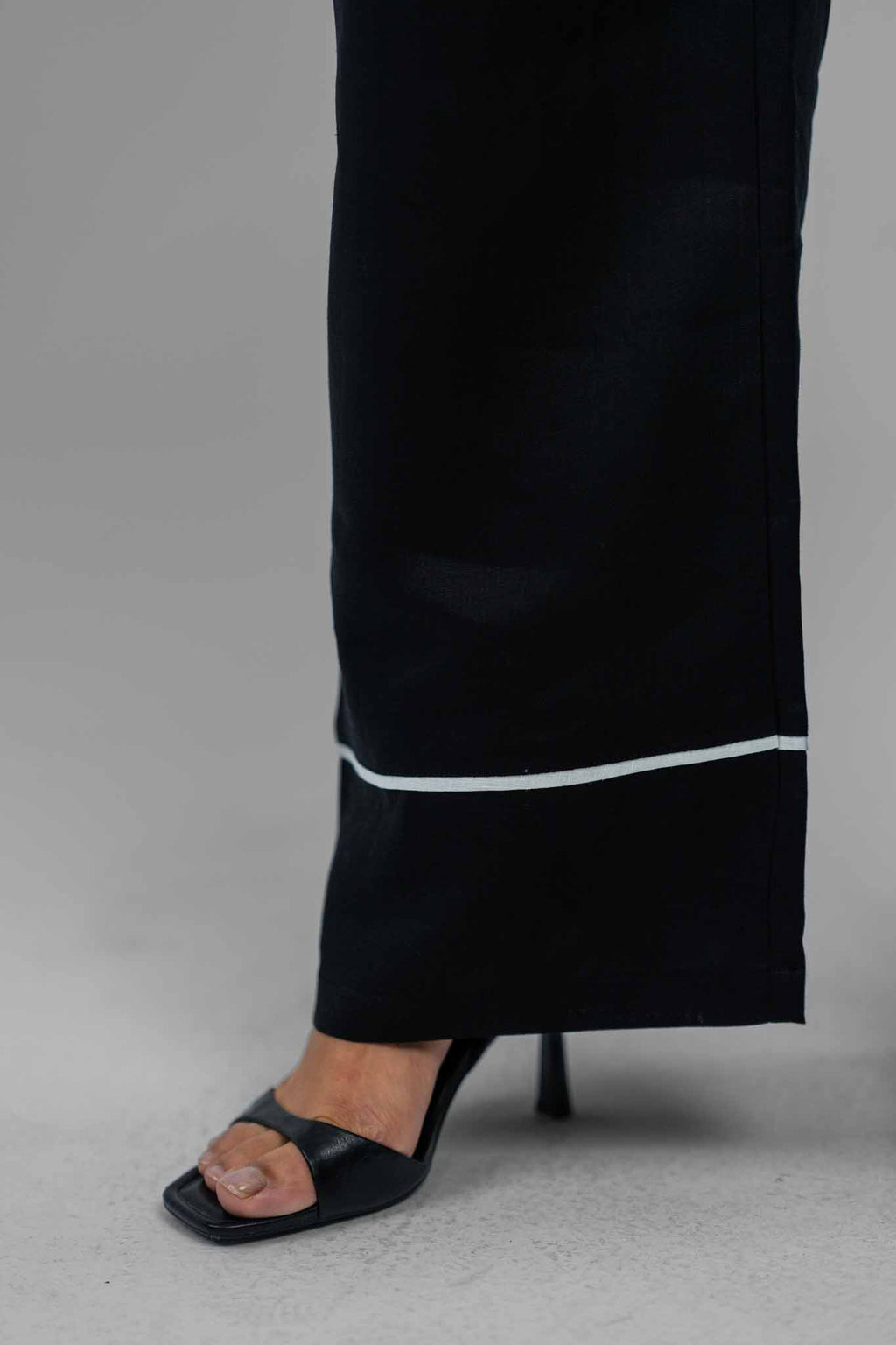 Noir Outline Linen Pants