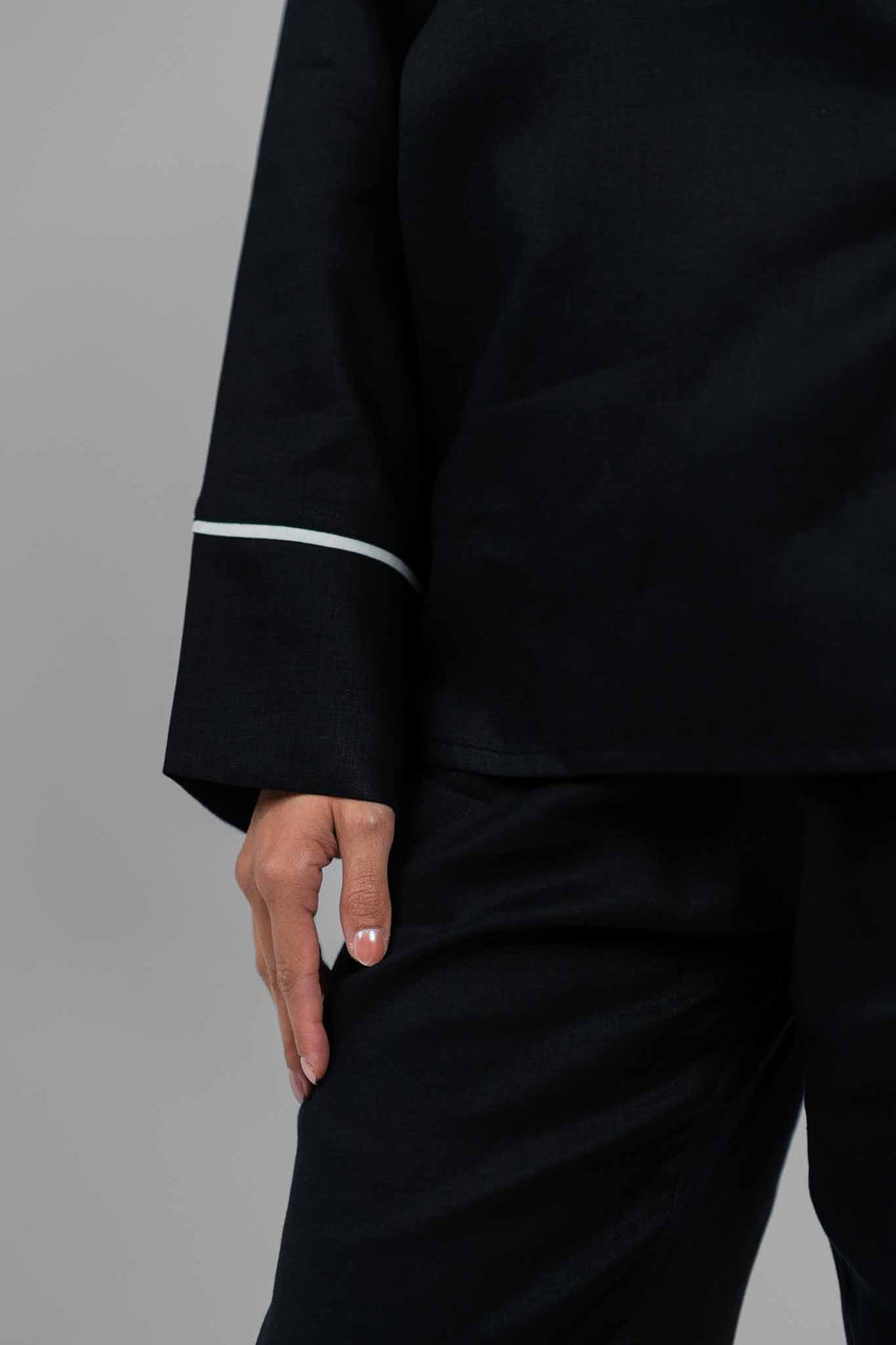 Noir Outline Linen Kimono